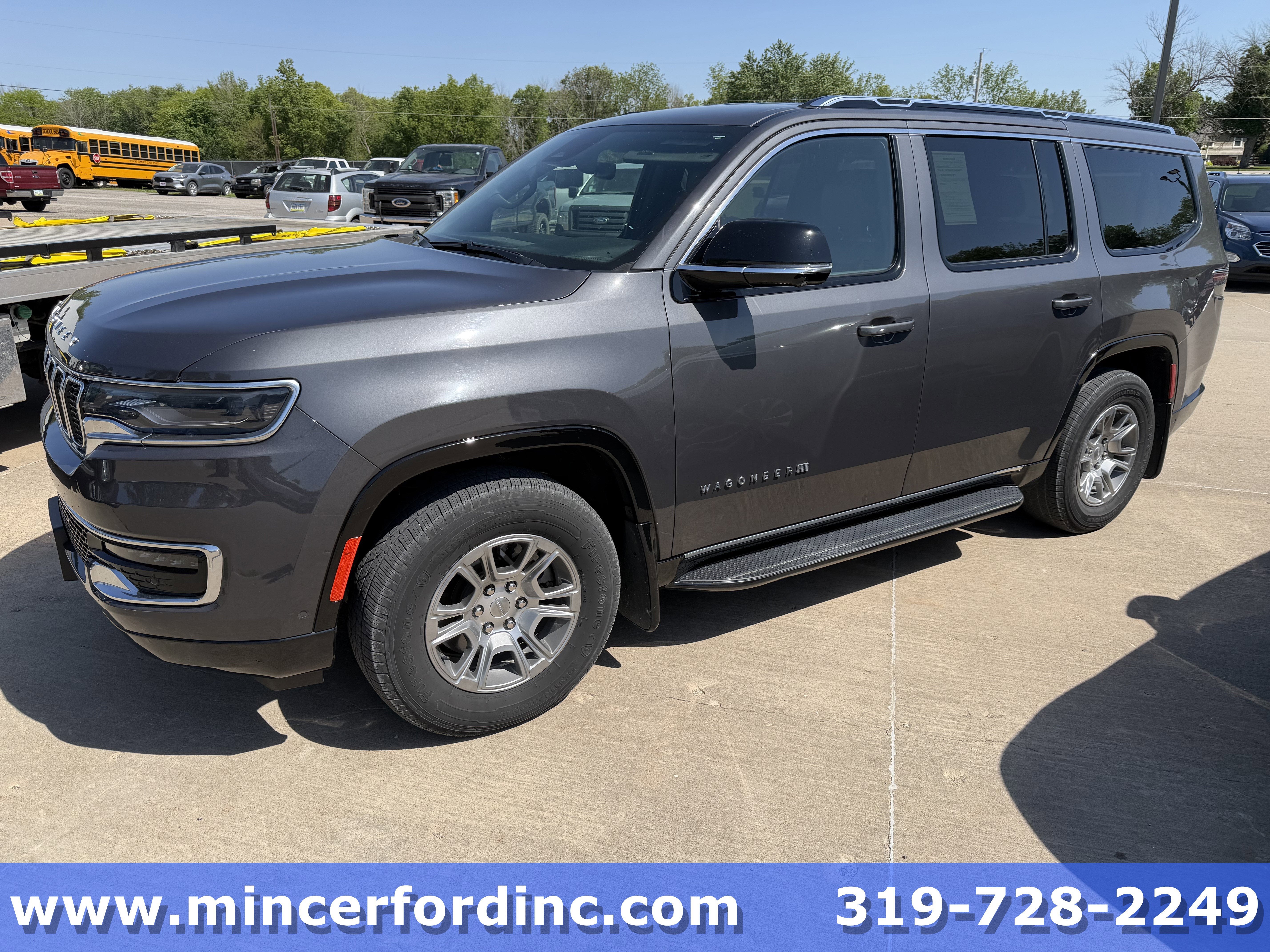 2023 Jeep Wagoneer Base