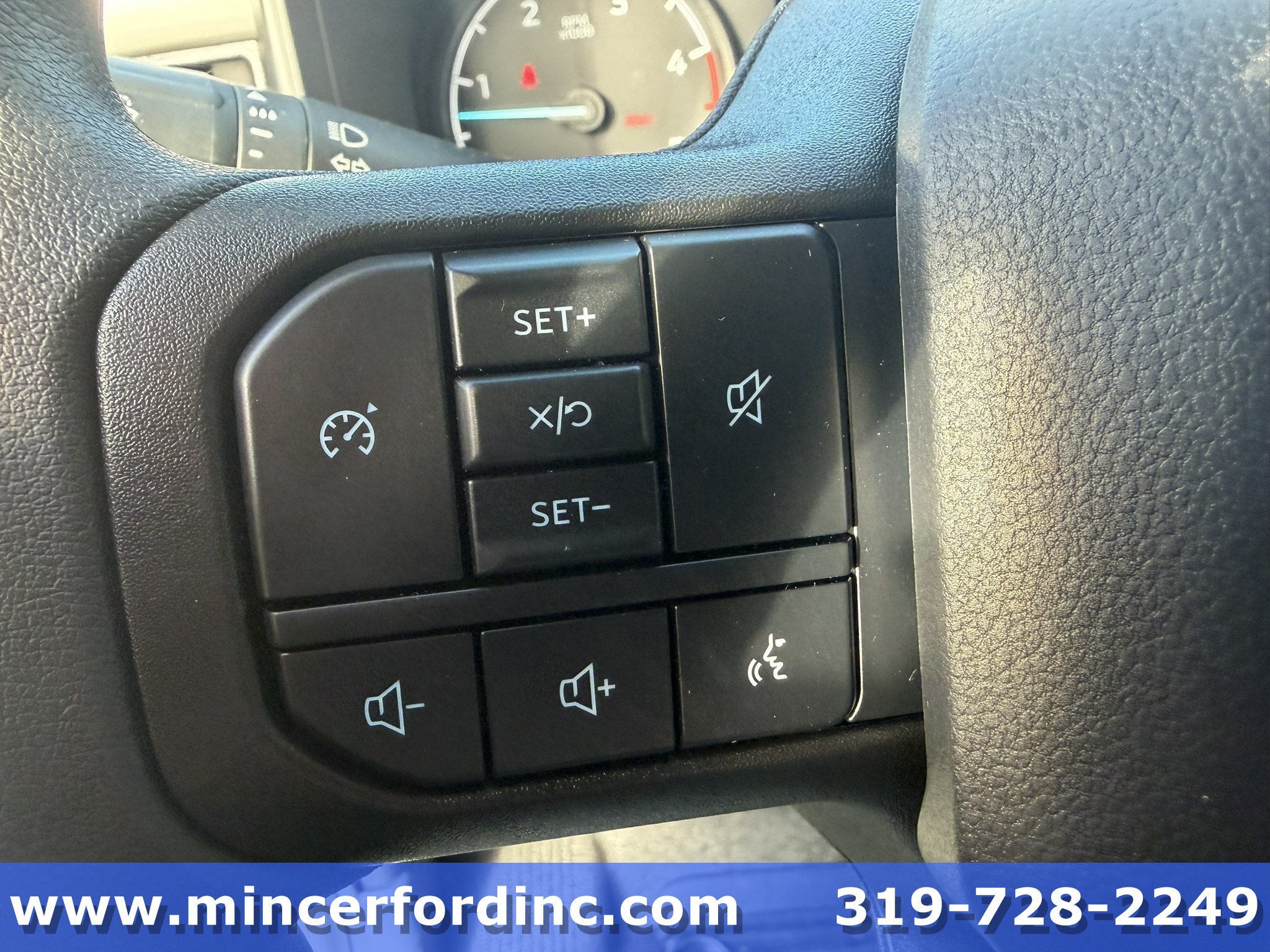 2027 Ford Super Duty F-350 SRW F-350® XLT