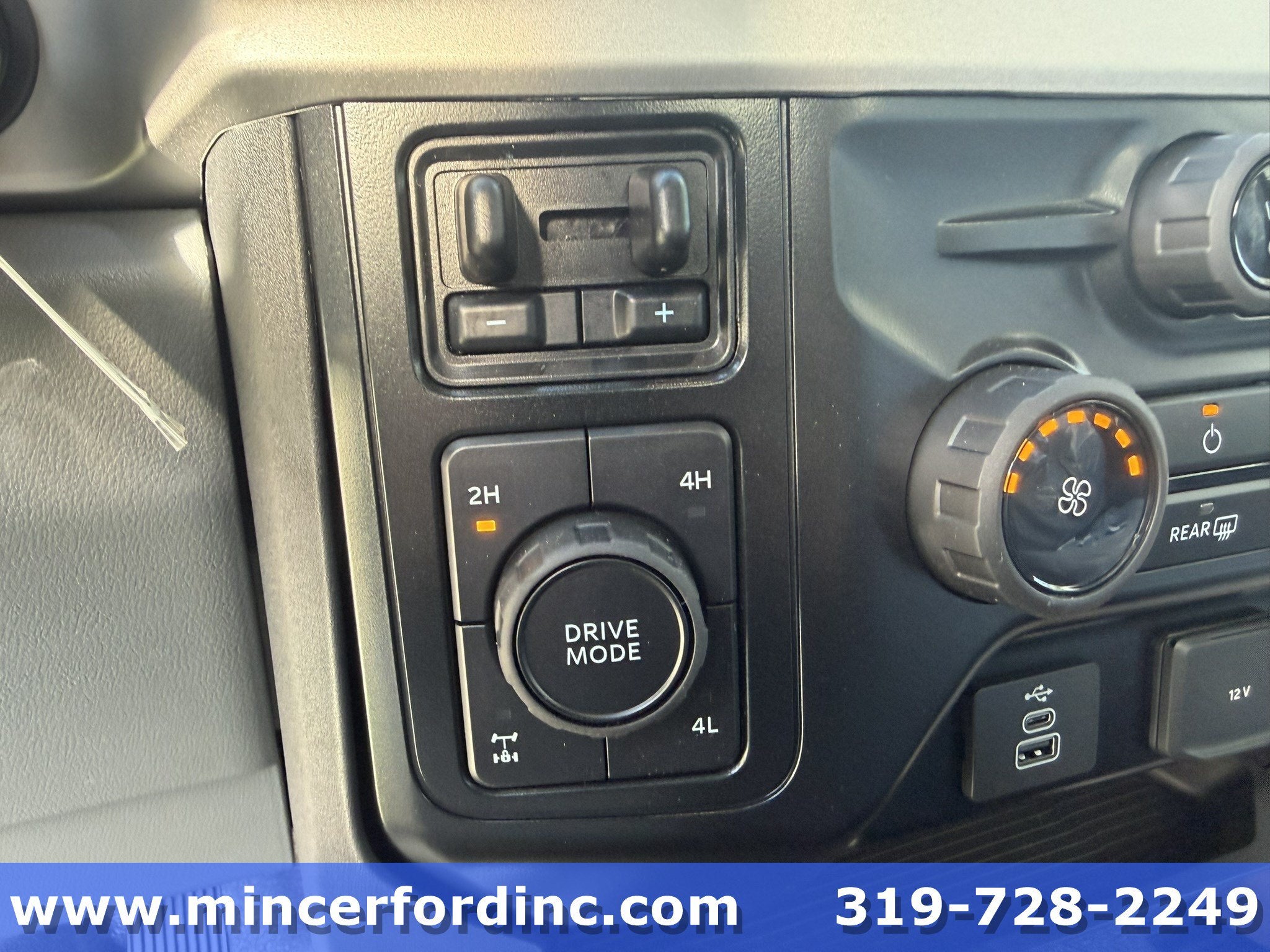 2027 Ford Super Duty F-350 SRW F-350® XLT
