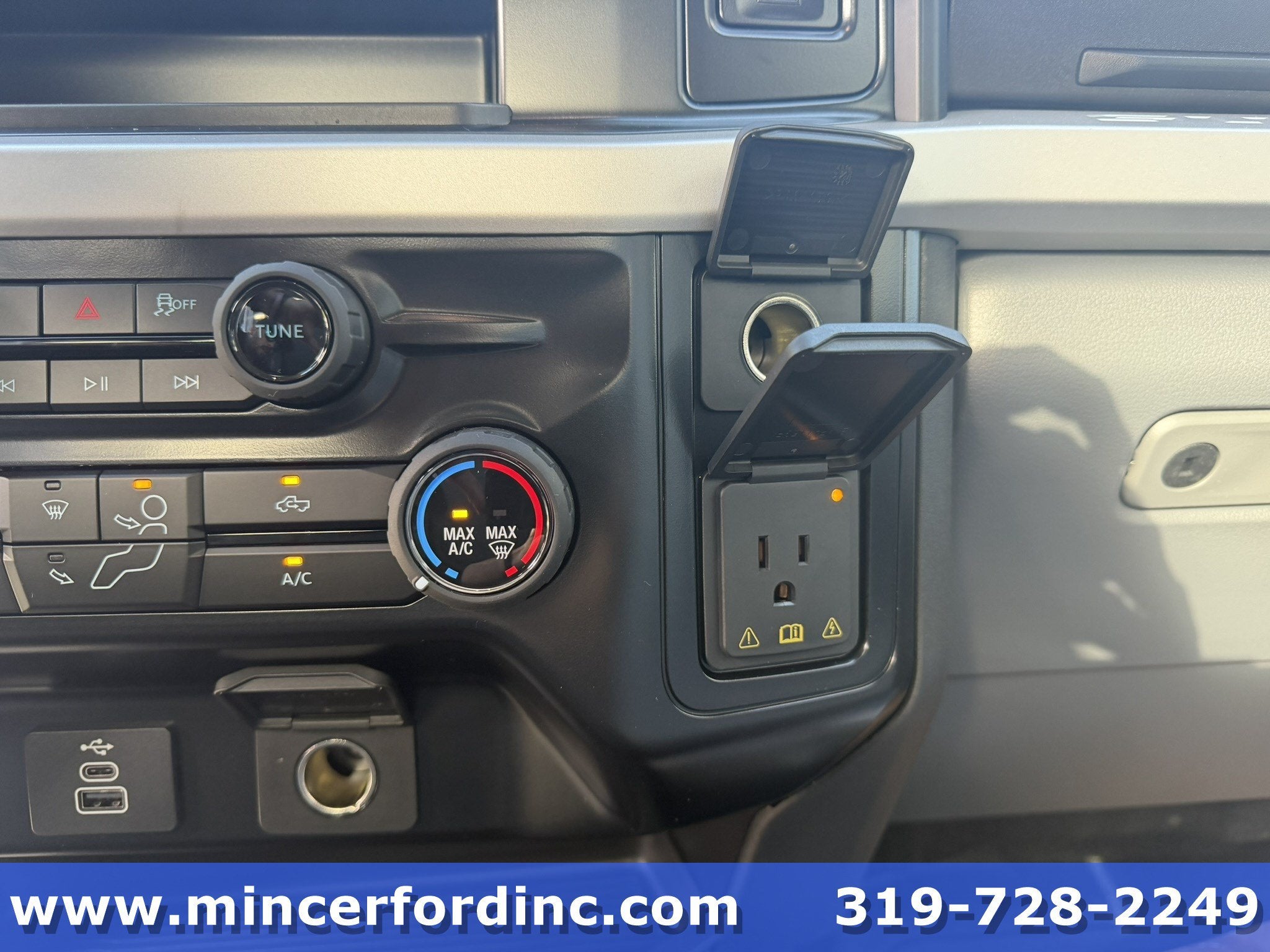 2027 Ford Super Duty F-350 SRW F-350® XLT