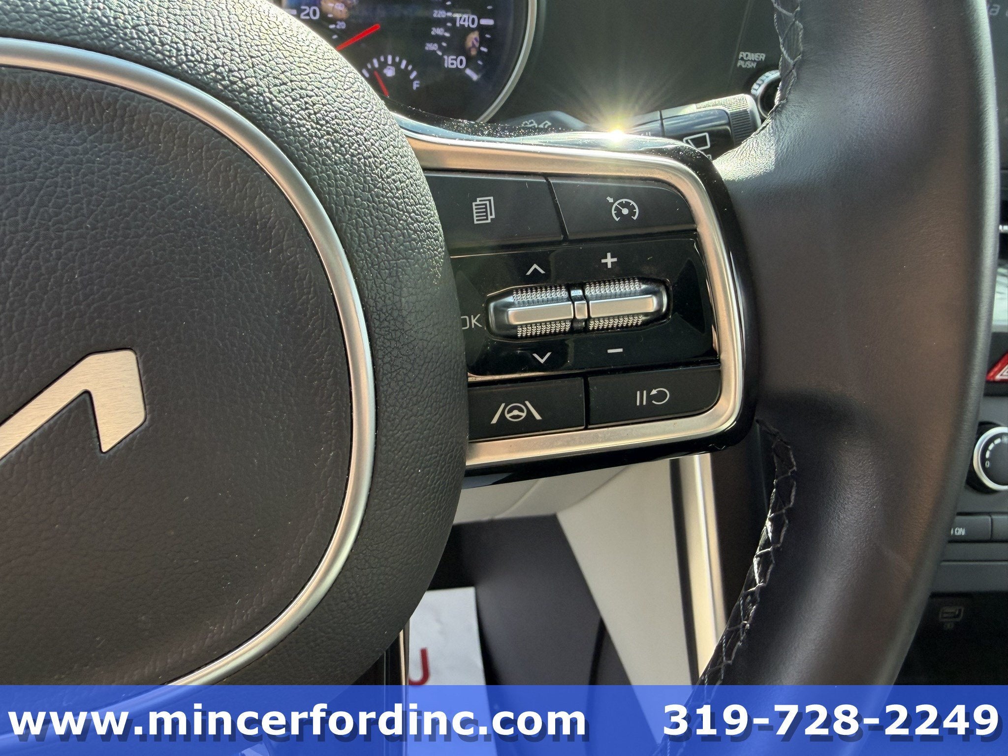 2023 Kia Carnival LX