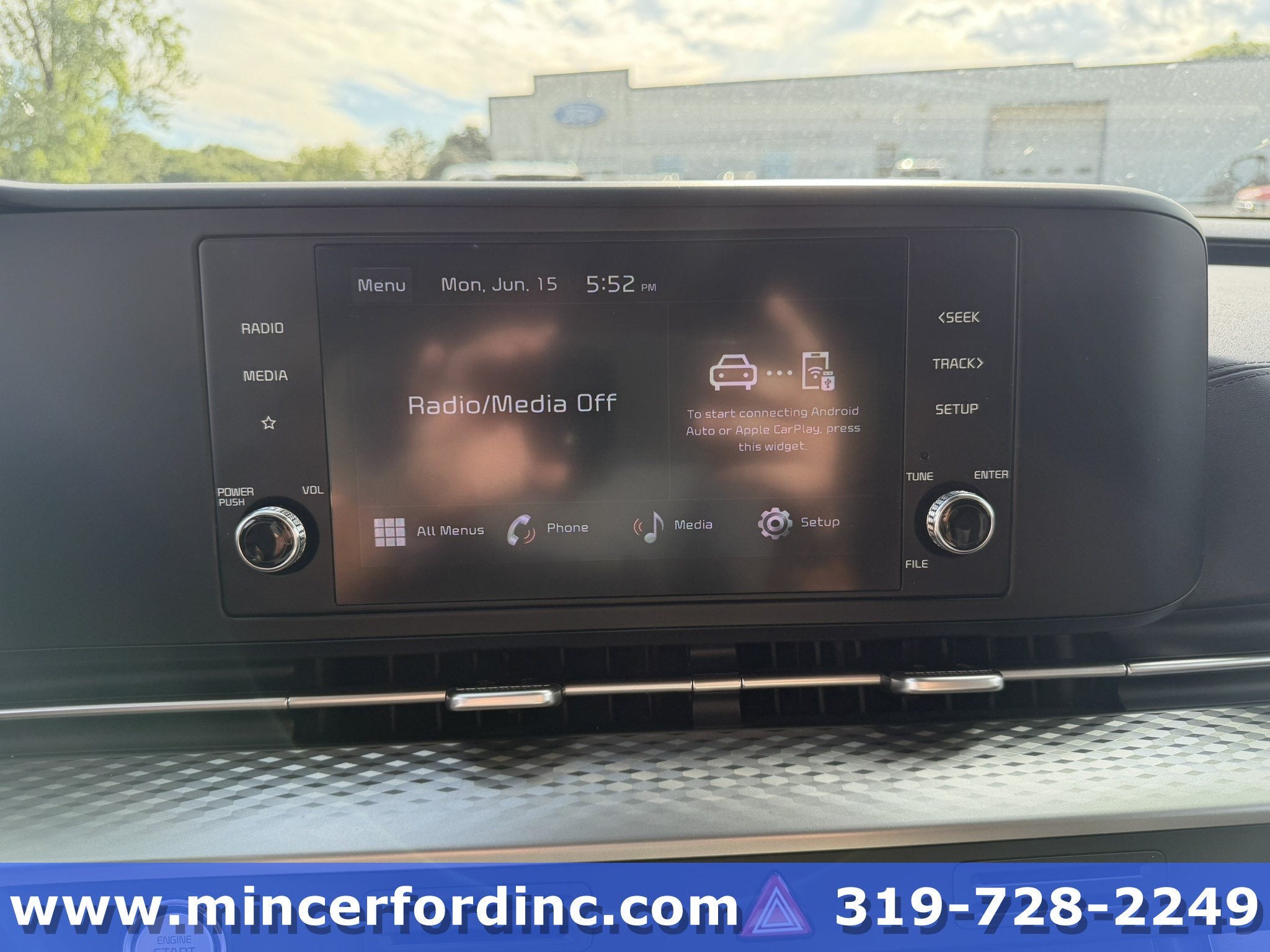 2023 Kia Carnival LX