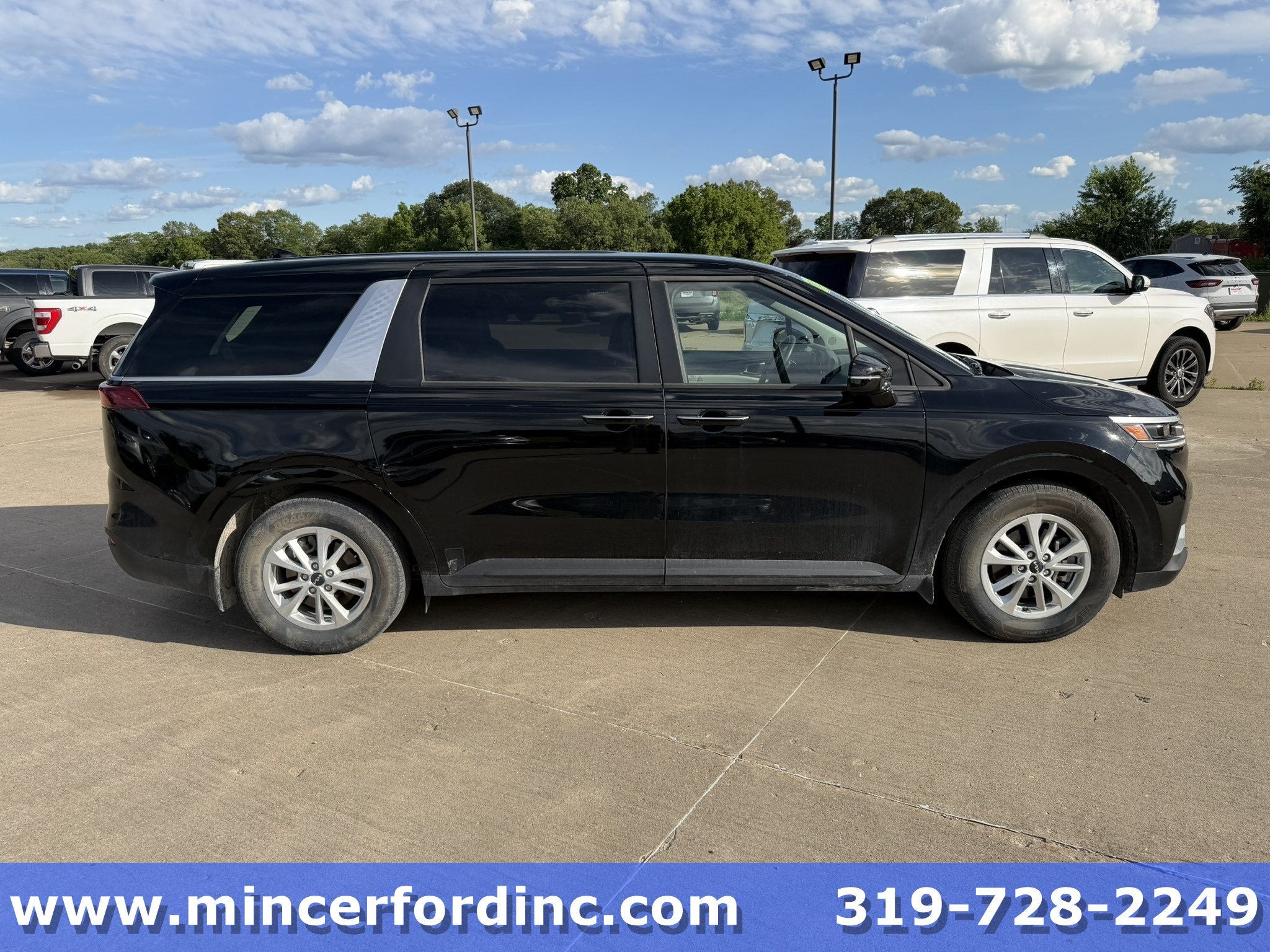2023 Kia Carnival LX