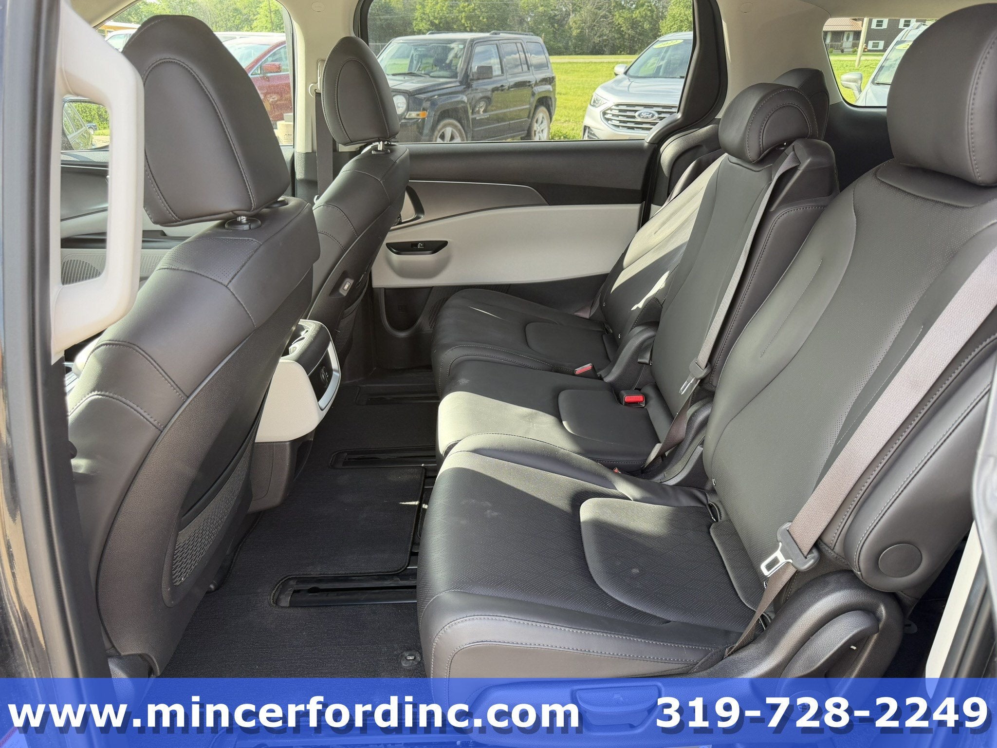 2023 Kia Carnival LX