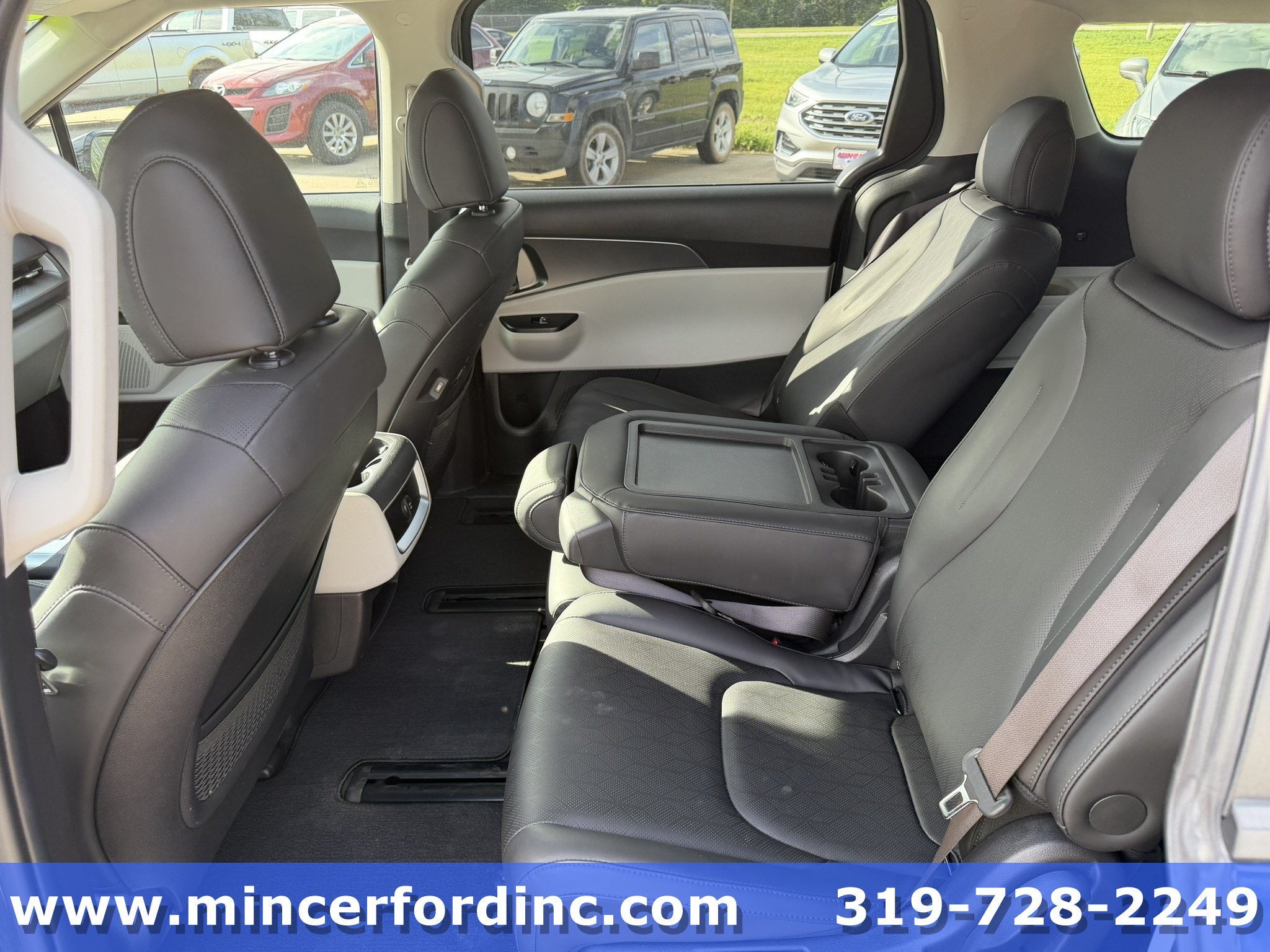 2023 Kia Carnival LX