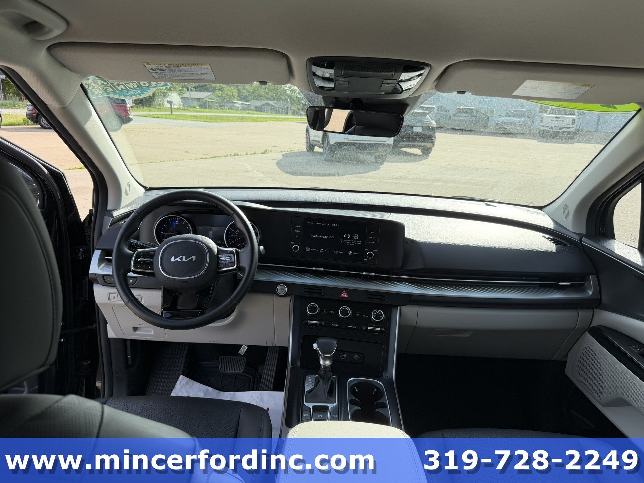2023 Kia Carnival LX