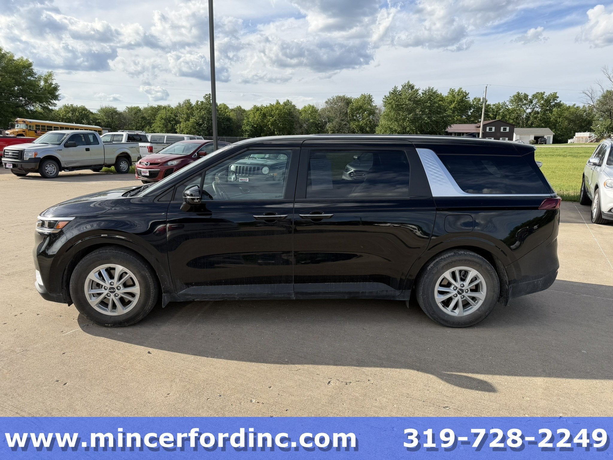 2023 Kia Carnival LX