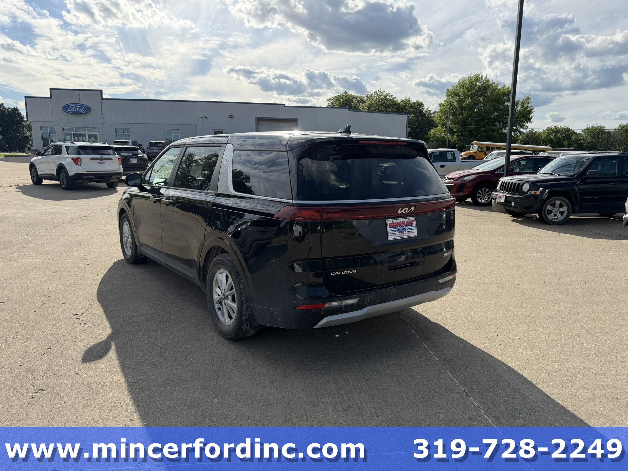 2023 Kia Carnival LX