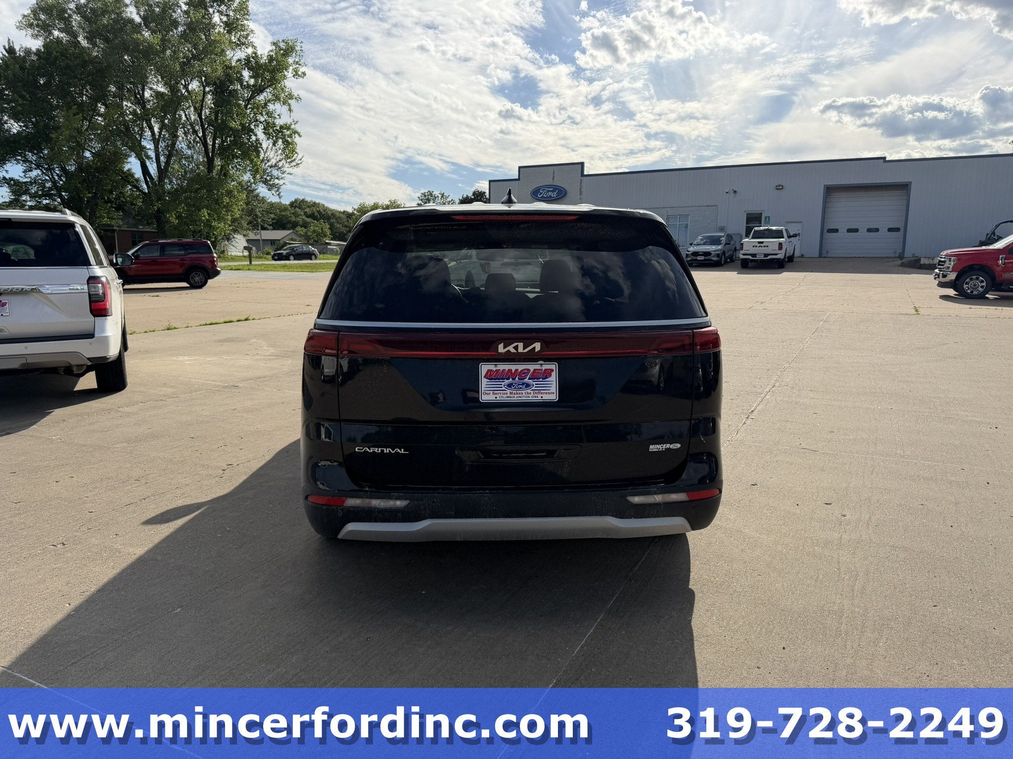 2023 Kia Carnival LX