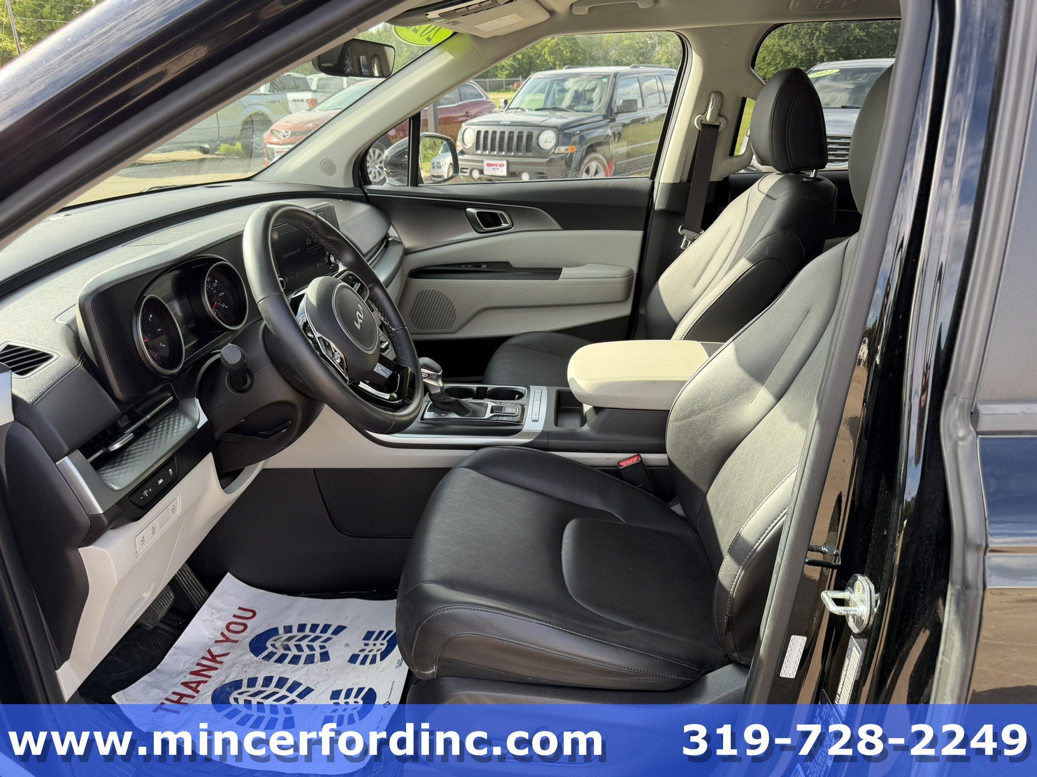 2023 Kia Carnival LX
